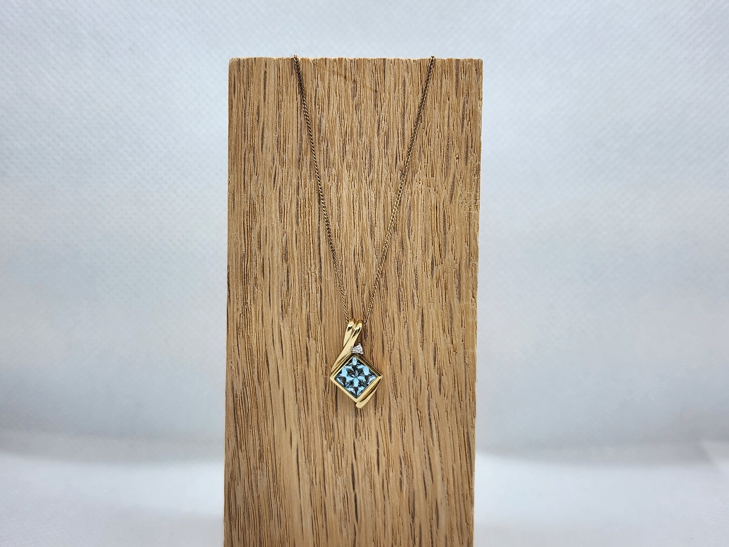 10K gold blue topaz and diamond necklace   8855